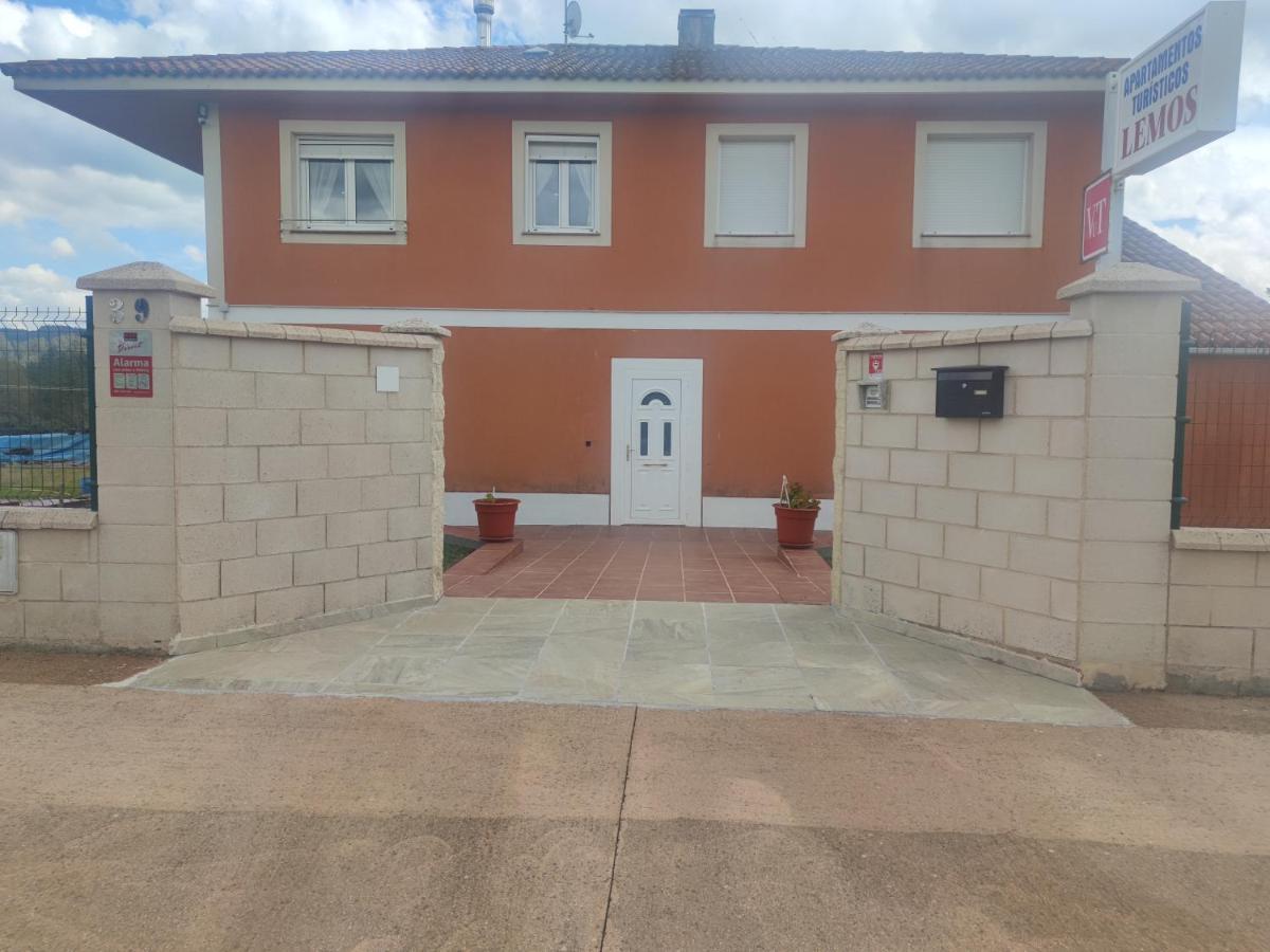 Apartamentos Turisticos Lemos O Pedrouzo Eksteriør billede