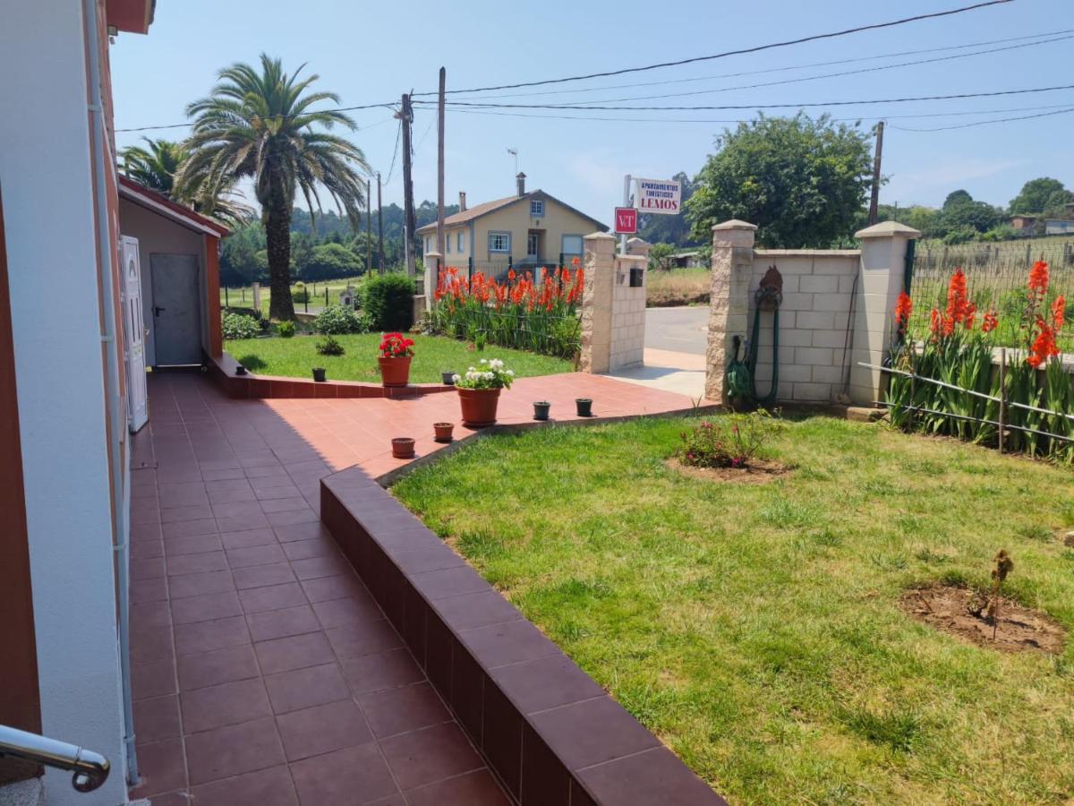 Apartamentos Turisticos Lemos O Pedrouzo Eksteriør billede