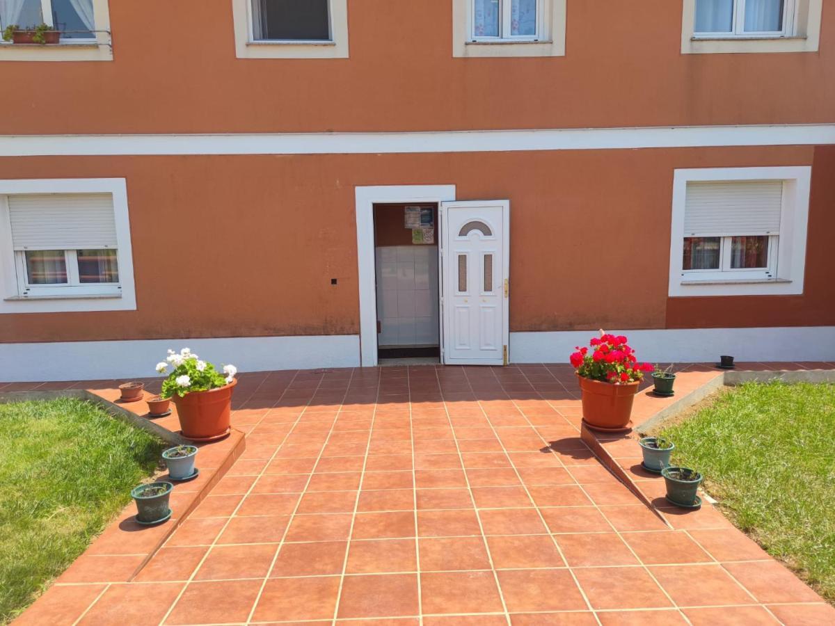 Apartamentos Turisticos Lemos O Pedrouzo Eksteriør billede