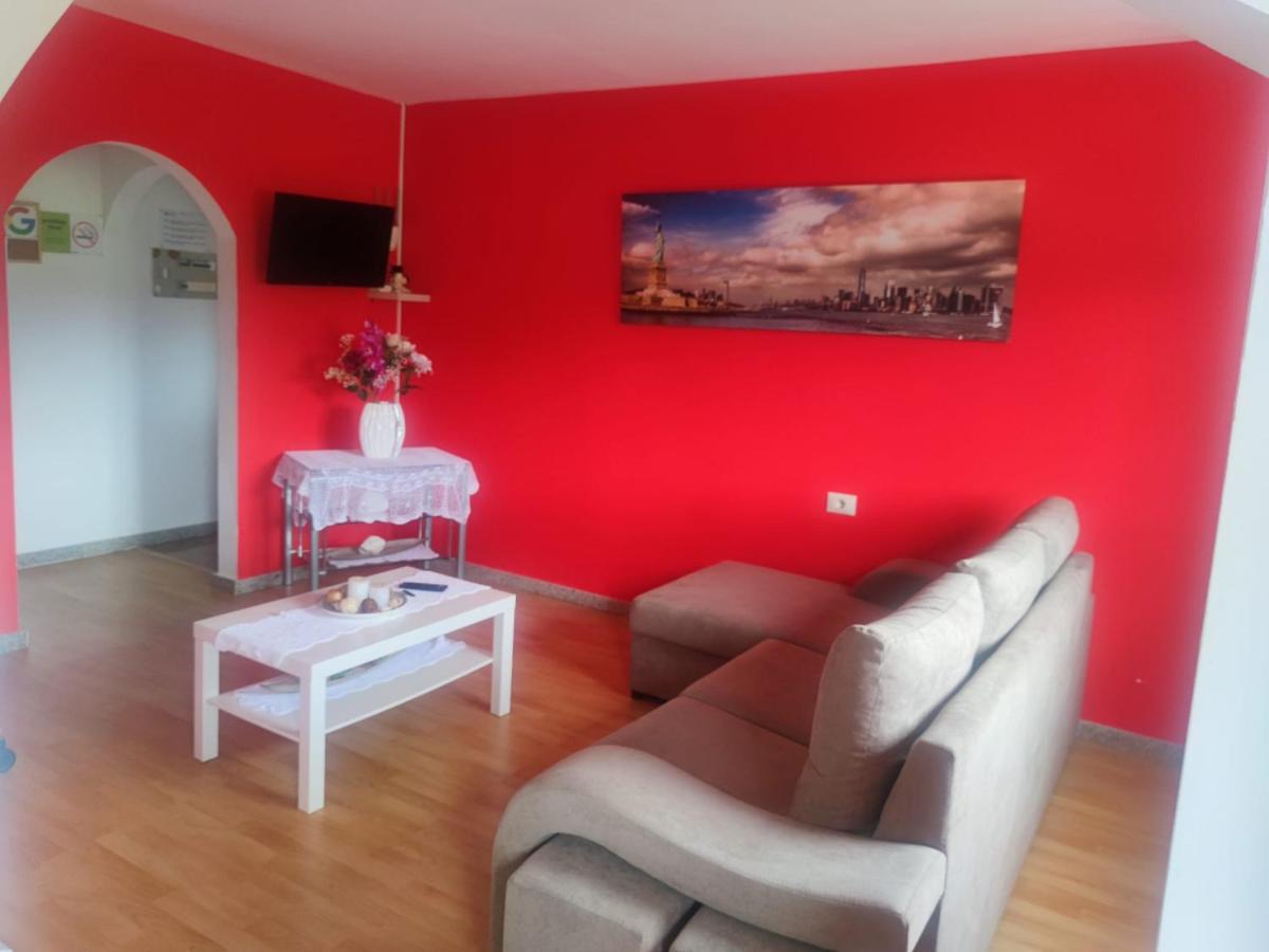 Apartamentos Turisticos Lemos O Pedrouzo Eksteriør billede